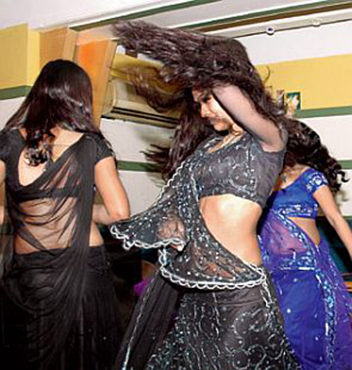 Desi dancer sexy night fan photos