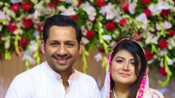 sarfaraz ahmed with wife