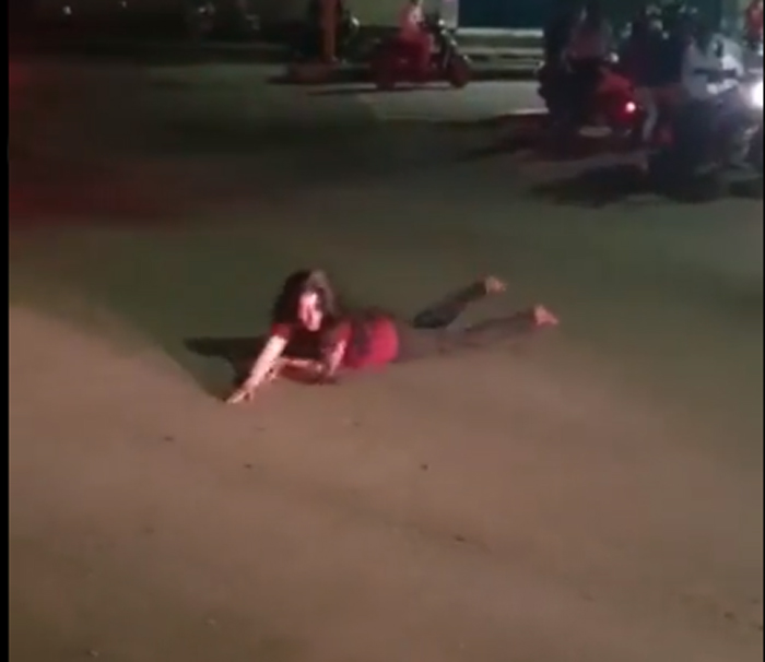 drunk-girl-did-yoga-on-road