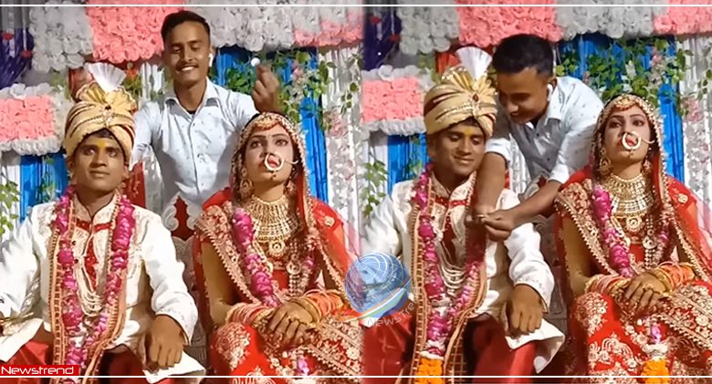 man-gifted-coins-to-hi-groom-friend-at-wedding