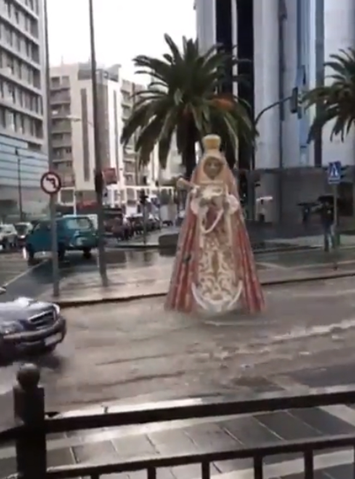 giant-statue-moves-on-road-people-called-its-miracle