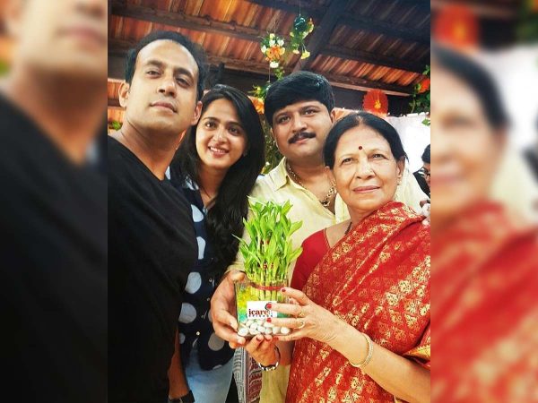 anushka shetty and family