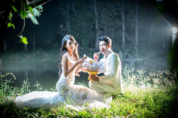 grave wedding photoshoot