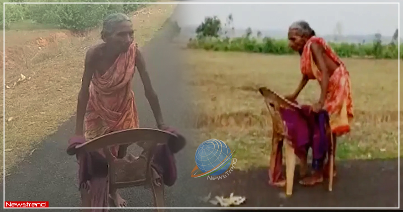 Odisha 70 Year Woman Walks Barefoot With Chair To Withdraw Pension From Bank 210423 1 Newstrend 5089